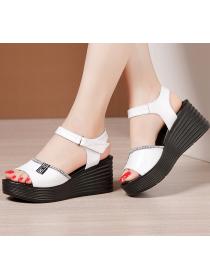 Outlet Matching Comfortable Soft-soled Sandal 