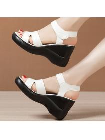   Outlet Fashion Comfortable Velcro Sandal 