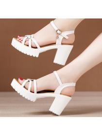   Outlet Fashion Criss Cross Non-slip Sandal 