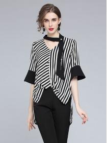 Trendy Stripes V collar Loose-fitting Blouse 