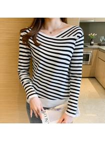 Outlet Stripe wears outside cross sweater V-neck slim bottoming shirt