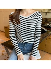 Outlet Stripe wears outside cross sweater V-neck slim bottoming shirt
