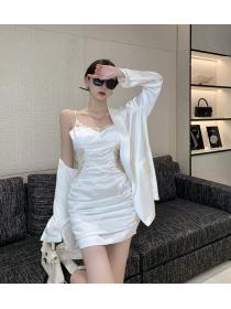 Outlet White simple coat satin romantic strap dress a set