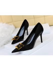Outlet Korean fashion banquet  thin heels, high heels, shallow mouth, pointed metal square buckle shoes