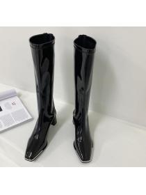 Outlet Thigh-high boots with square toes and thick heels