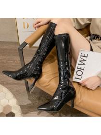 Outlet Thigh-high boots with skinny heels and pointy smooth 