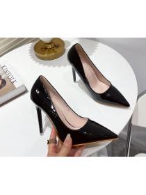 Outlet Patent leather high heels with pointed toes