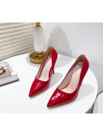 Outlet Patent leather high heels with pointed toes