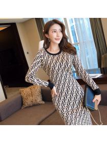 Outlet New Korean fashion Round-neck knitted sweater jacquard Wrap-hip bottoming dress
