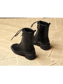 Outlet Women's Lace-up boots with square toe and thick heels