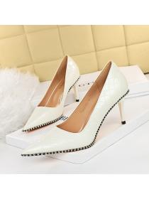 On Sale Pointed low patent leather sexy chain weave pattern shoes