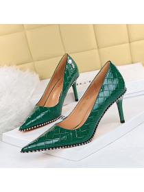 On Sale Pointed low patent leather sexy chain weave pattern shoes