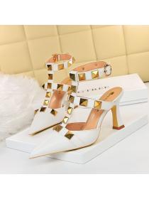 Outlet Retro metal thick sandals sexy low high-heeled shoes