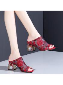On Sale Flower Embroidery Fashion Slipper