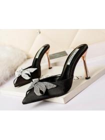 Outlet European fashion Sexy pointed high-heeled sandals