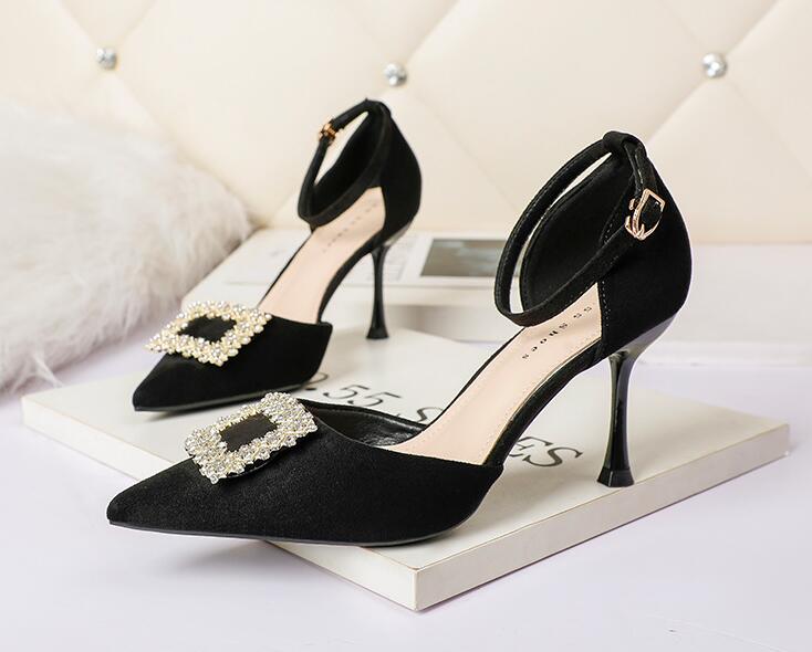 Outlet Korean fashion pointed toe square buckle sandals