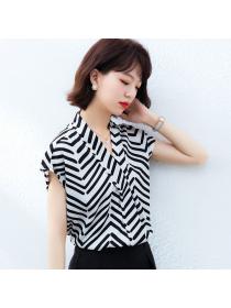 Outlet Stripe matching summer tops retro V-neck pullover shirt
