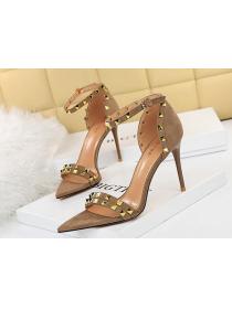 Outlet European fashion summer high heels pointed toe  suede metal rivet sandals