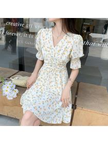 New style V-neck short-sleeved puff-sleeved mid-skirt waist-slender floral dress