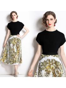 New style black knitted shirt + high waist Elegant Print skirt pleated skirt two-piece set