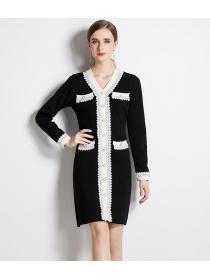 Lace-paneled V-neck long-sleeve knitted dress