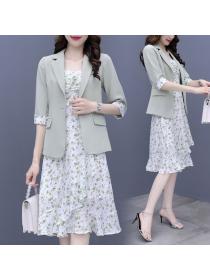New style popular temperament Blazer+ floral suspender dress two-piece set