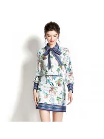 New style Fashion blouse +Mid-length skirt 