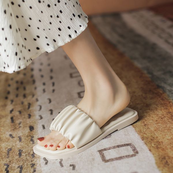 Korean style Flat-bottomed flip-flops with soft soles