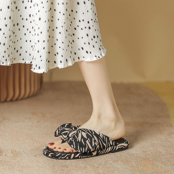 Summer fashion women wear soft soled Flat slipper