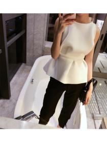  Slimming Waist Ruffled High-Waisted Sleeveless Crop Top