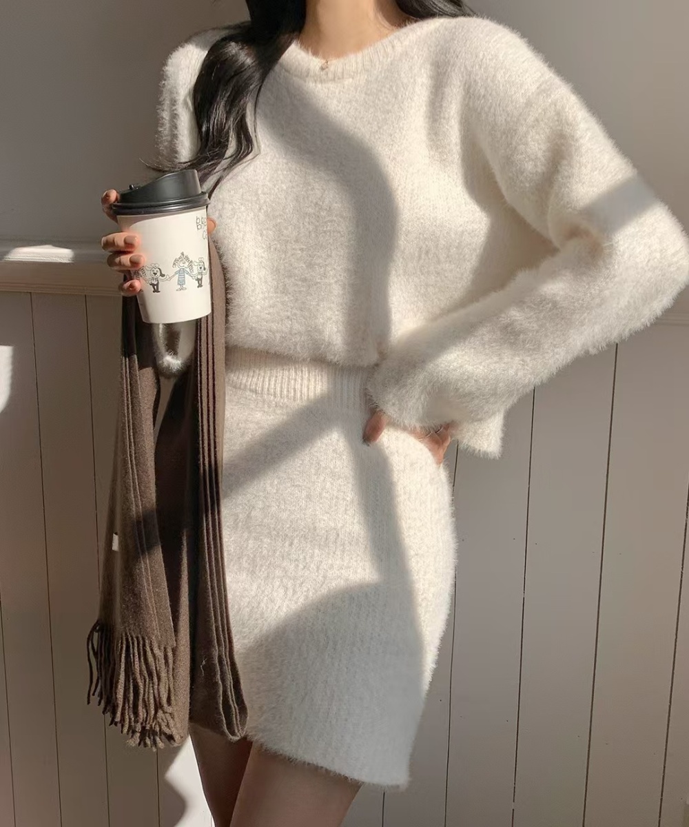 Korean style package hip skirt temperament round neck sweater